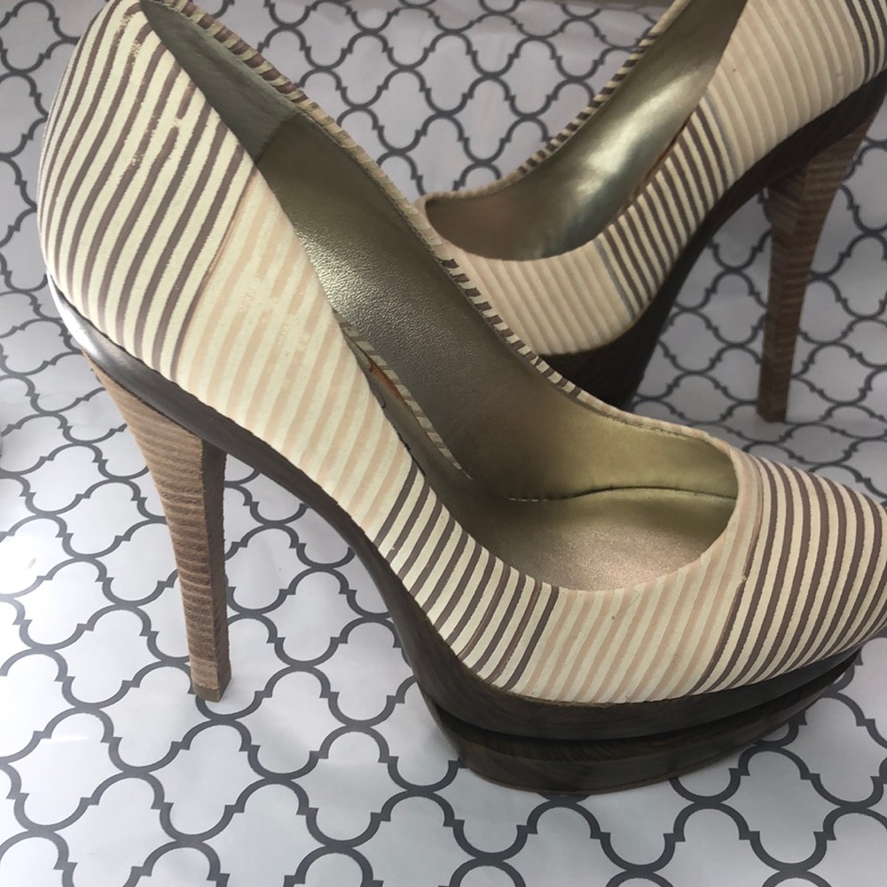 Jessica Simpson wooden slit pump
